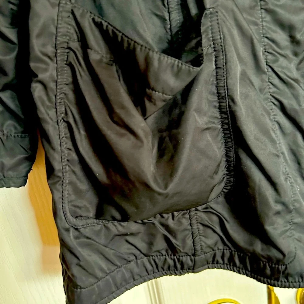 Chico’s black lightweight ruched zip front windbreaker jacket size 2 Large - Picture 3 of 10